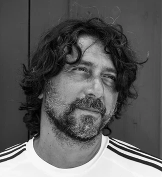 man in white crew neck shirt